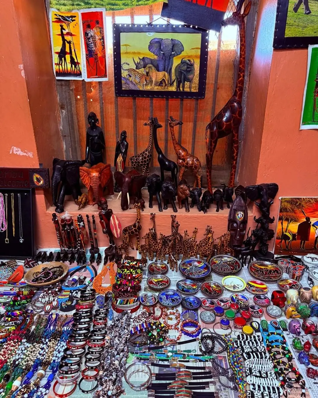 African crafts market